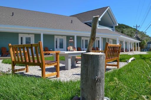 The Tides Inn Norris Point エクステリア 写真