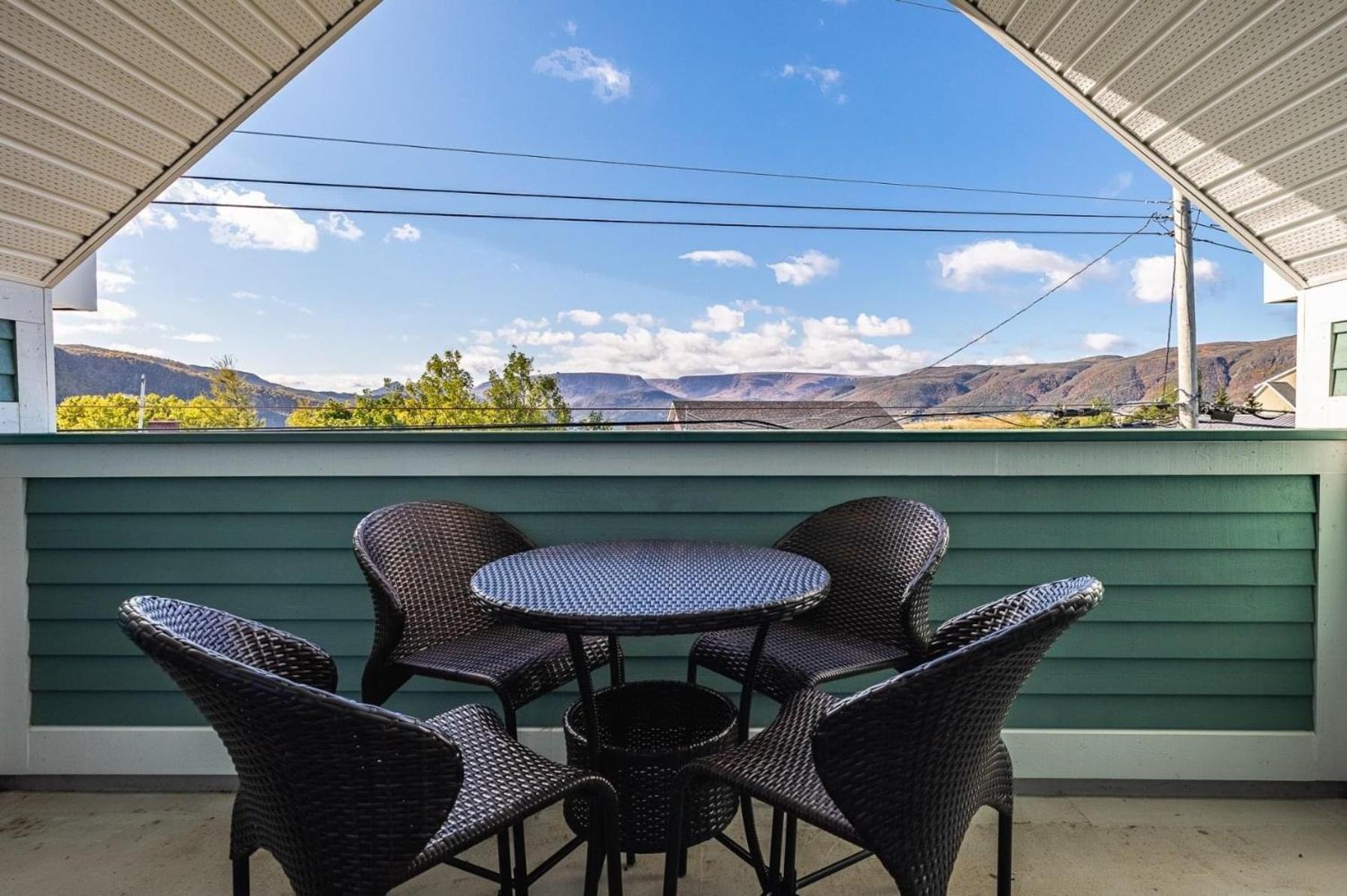 The Tides Inn Norris Point エクステリア 写真
