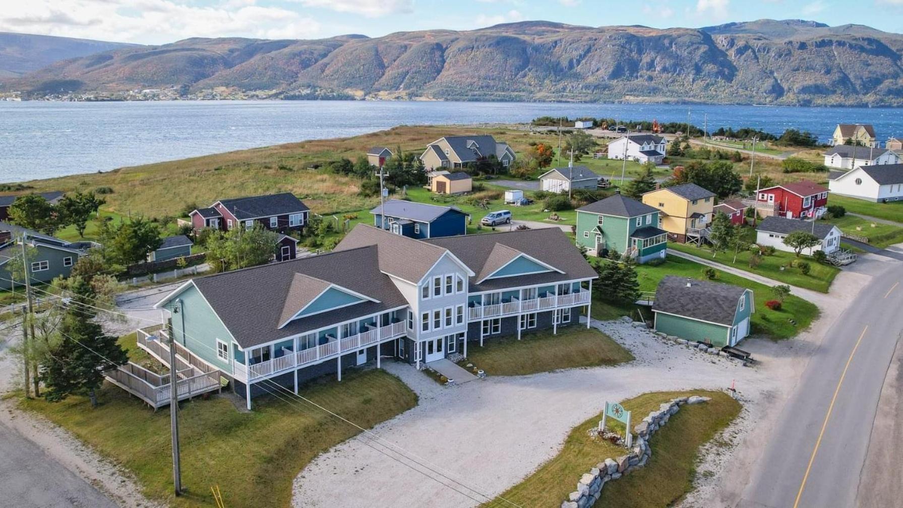 The Tides Inn Norris Point エクステリア 写真